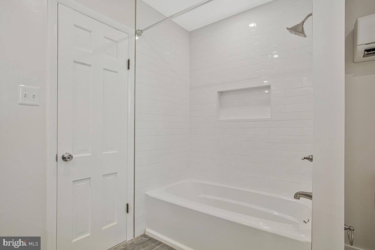 9685 Howes Road Dunkirk, MD 20754 - Photo 26 of 35 Second floor bath