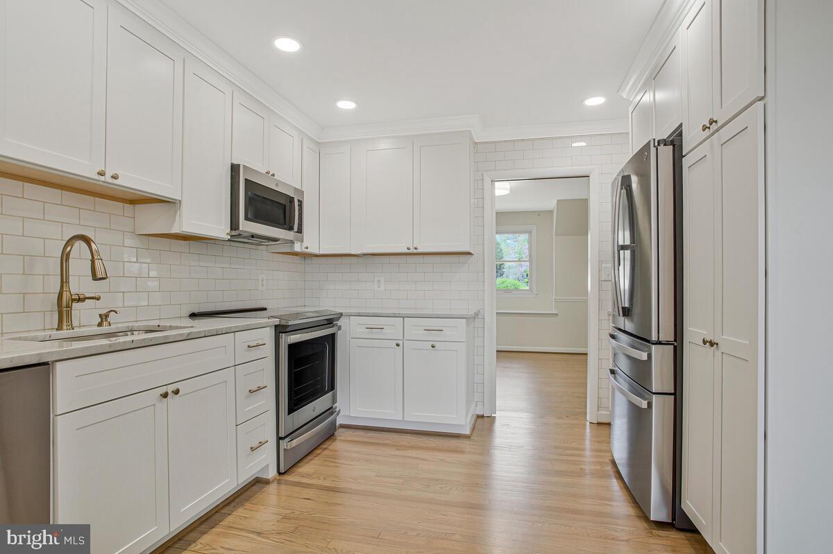 9685 Howes Road Dunkirk, MD 20754 - Photo 10 of 35 All new appliances