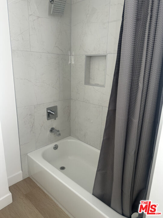 228 South Doheny Drive, Unit 2 Beverly Hills, CA 90211 - Photo 6 of 7