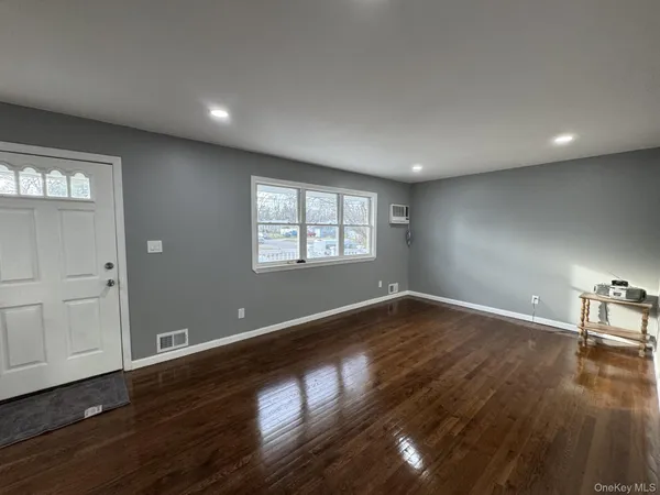 $639,900 | 189 Whitetail Lane, Central Islip, NY 11722