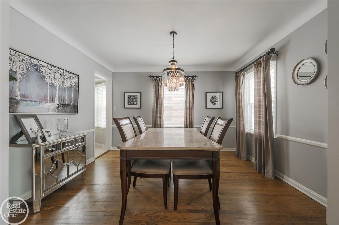 374 Ridgemont Road Grosse Pointe, MI 48236 - Photo 6 of 25 31372429-5.JPG