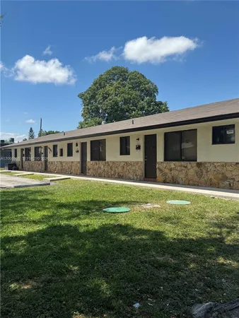 $1,475 | 6901 Pembroke Road, Unit 1, Pembroke Pines, FL 33023