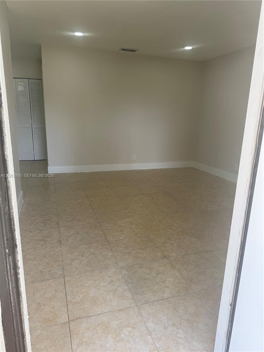 6901 Pembroke Road, Unit 1 Pembroke Pines, FL 33023 - Photo 5 of 14 Entrance/living room