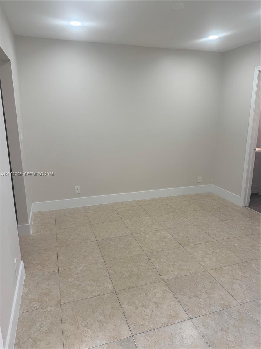 6901 Pembroke Road, Unit 1 Pembroke Pines, FL 33023 - Photo 7 of 14 Dining area