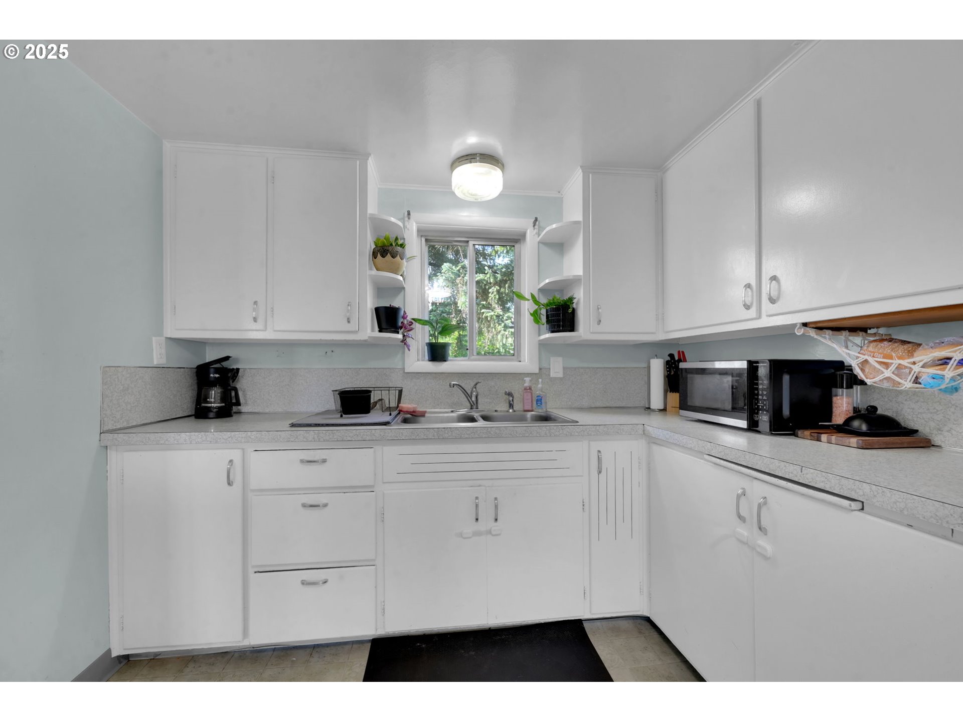 2125 G Street Springfield, OR 97477 - Photo 10 of 33