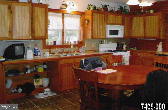 3240 Oakland Road Dover, PA 17315 - Photo 3 of 9 Gallery Image 3