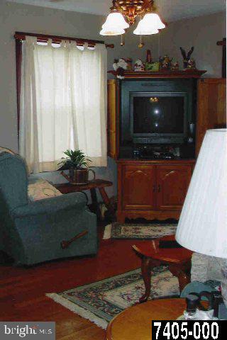 3240 Oakland Road Dover, PA 17315 - Photo 4 of 9 Gallery Image 4