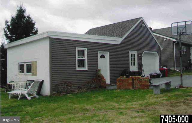 3240 Oakland Road Dover, PA 17315 - Photo 6 of 9 Gallery Image 6
