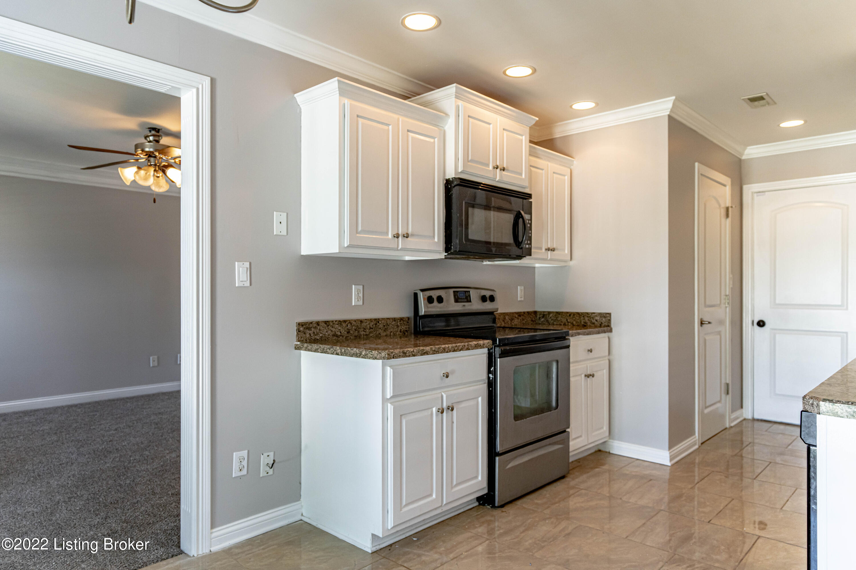 8917 Riley Avenue Louisville, KY 40242 - Photo 19 of 59 DSC07027