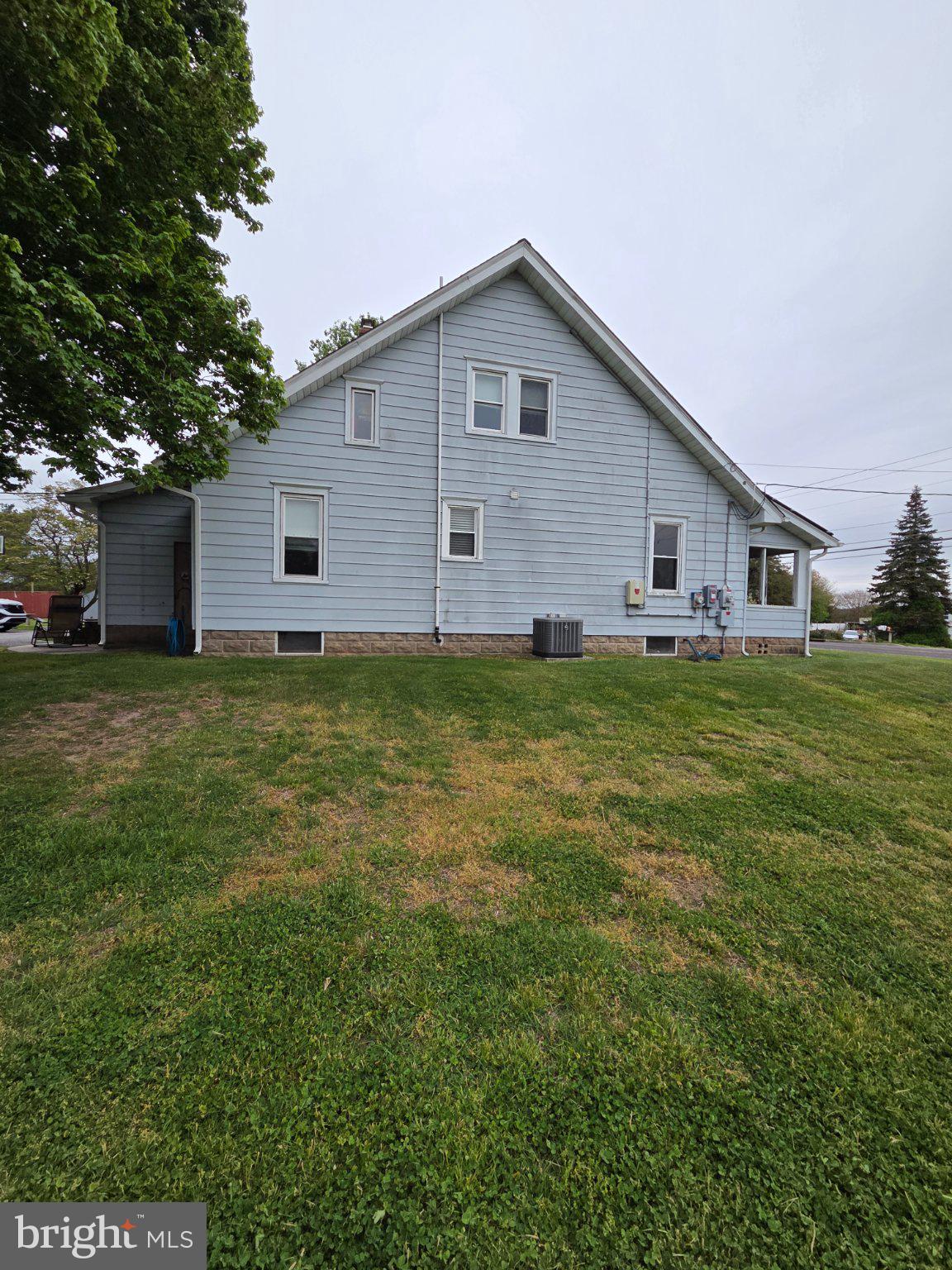894 Main St - Canton Road Salem, NJ 08079 - Photo 4 of 17 Charming blue home with spacious yard.