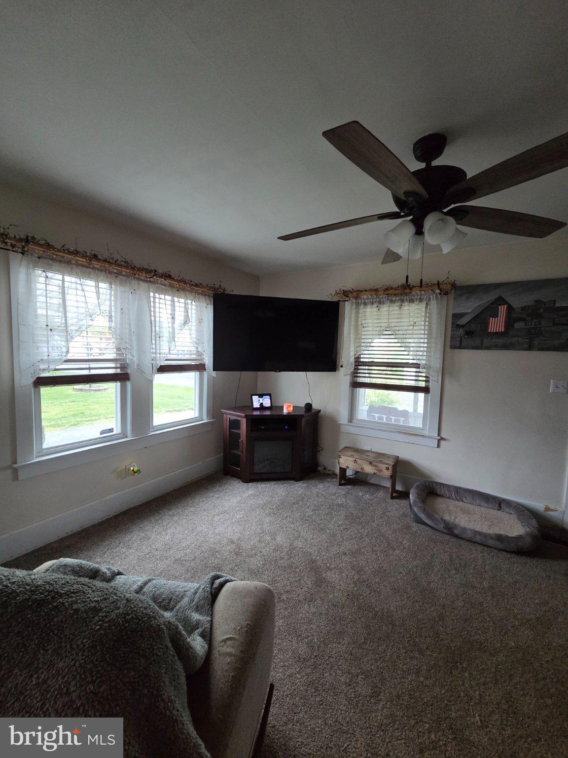 894 Main St - Canton Road Salem, NJ 08079 - Photo 8 of 17 Cozy living space with natural light.
