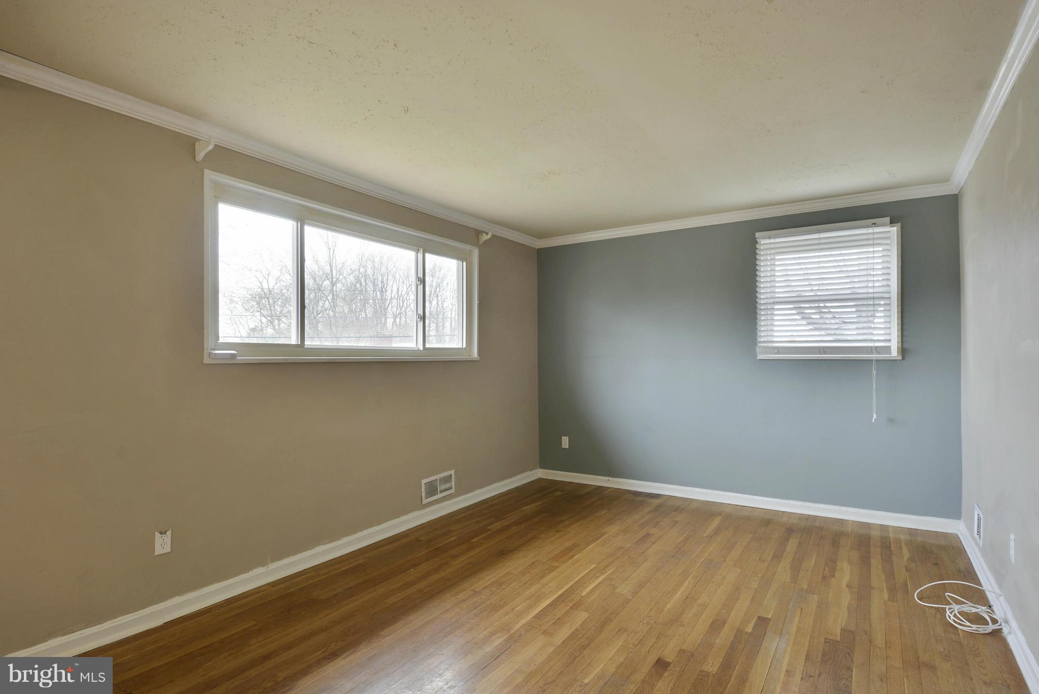 3921 Havard Street Silver Spring, MD 20906 - Photo 5 of 30 Living Room