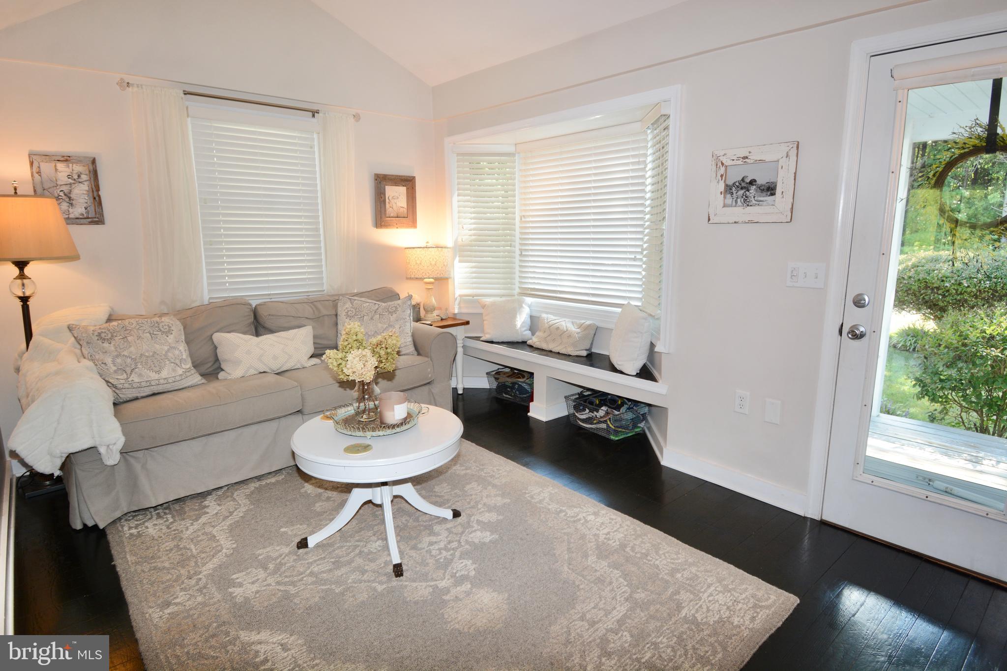 5633 Bellevue Road Royal Oak, MD 21662 - Photo 6 of 20 Living room