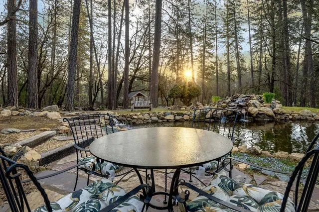a view of multiple houses with yard
