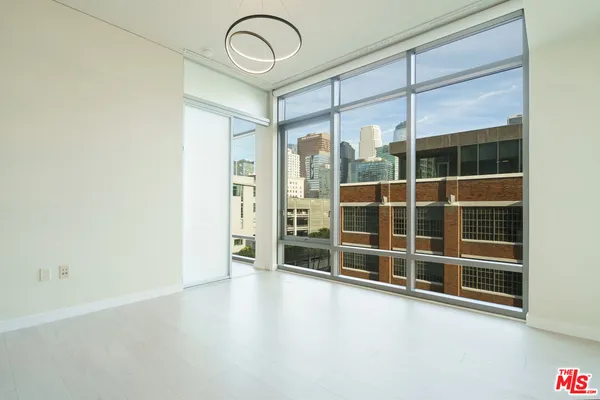 $1,249,000 | 1100 South Hope Street, Unit 716, Los Angeles, CA 90015