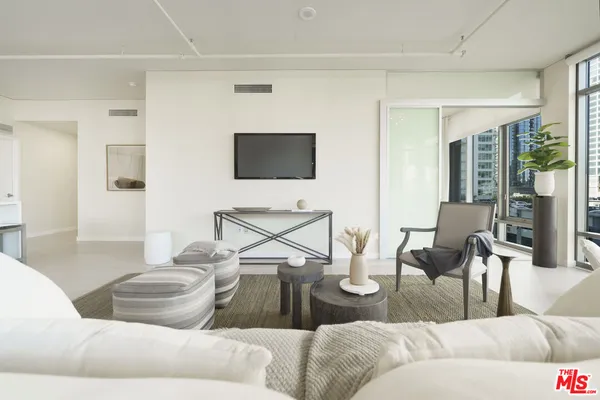 $1,249,000 | 1100 South Hope Street, Unit 716, Los Angeles, CA 90015