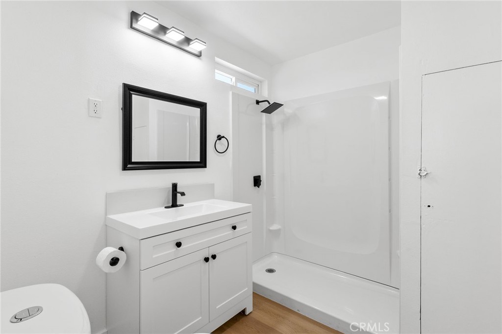 1574 Riverside Drive Barstow, CA 92311 - Photo 21 of 32 Bathroom