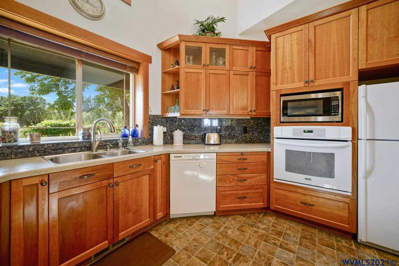 15355 Salt Creek Road Dallas, OR 97338 - Photo 16 of 42 Gallery Image 16