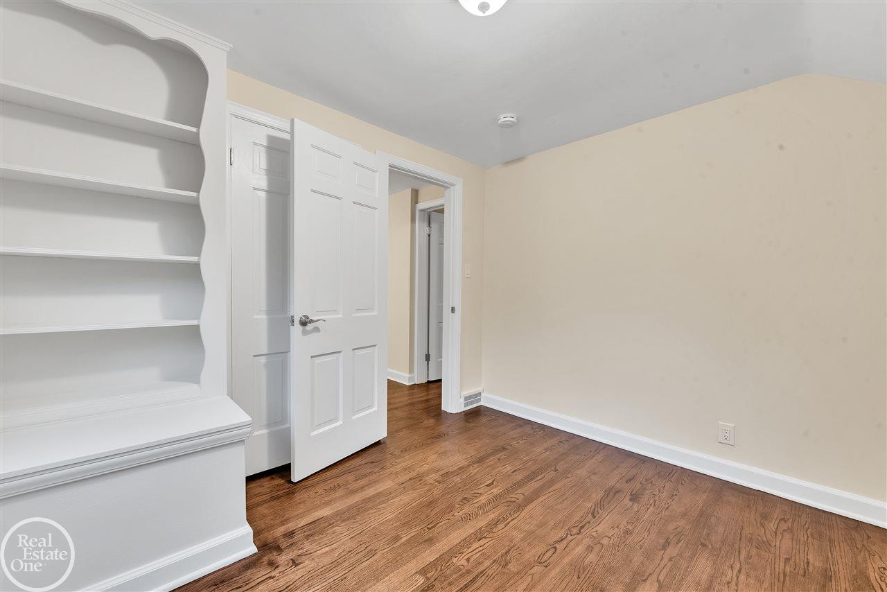 1316 Roslyn Road Grosse Pointe, MI 48236 - Photo 15 of 33 50023835-14.JPG