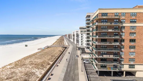 $1,800,000 | 26 West Broadway, Unit 505, Long Beach, NY 11561