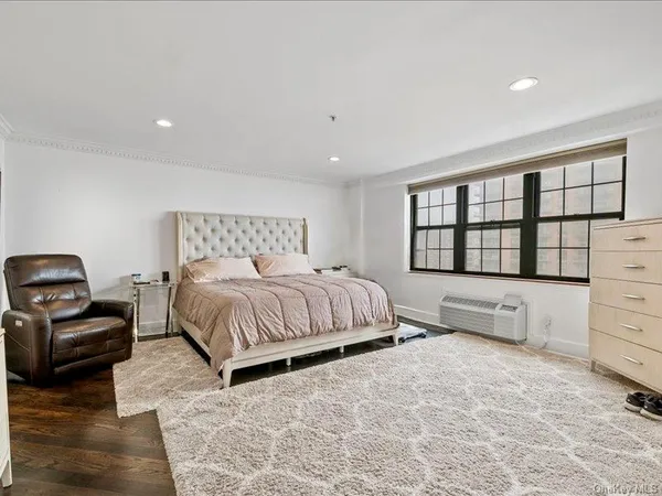 $1,800,000 | 26 West Broadway, Unit 505, Long Beach, NY 11561