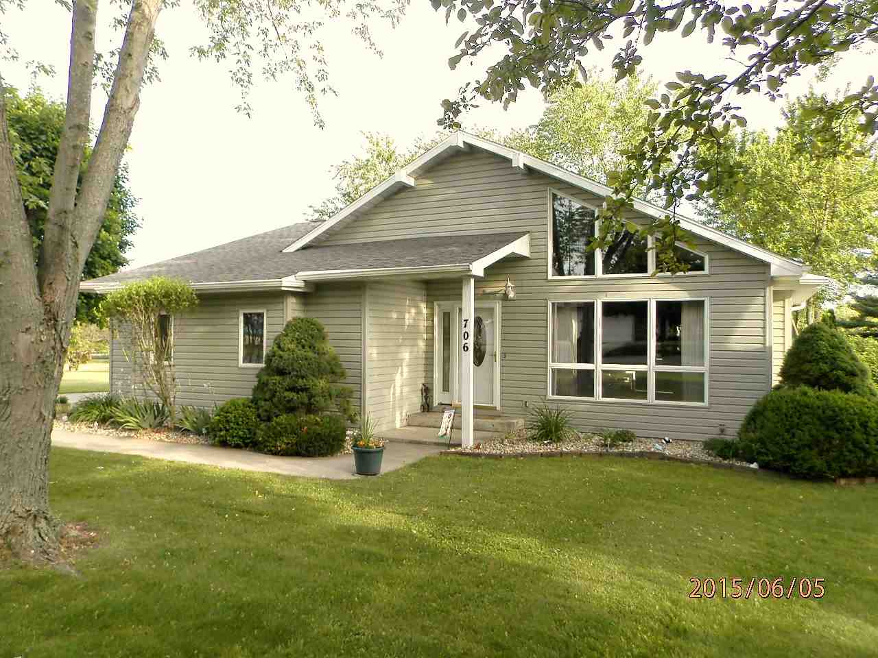 706 Spring Street Fremont, IN 46737 - Photo 1 of 30