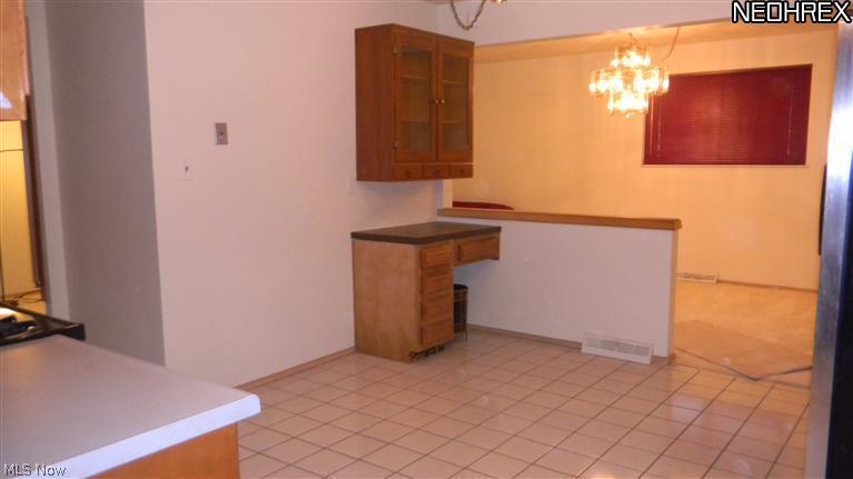 24419 Ronan Road Bedford Heights, OH 44146 - Photo 9 of 25 EAT-IN KITCHEN