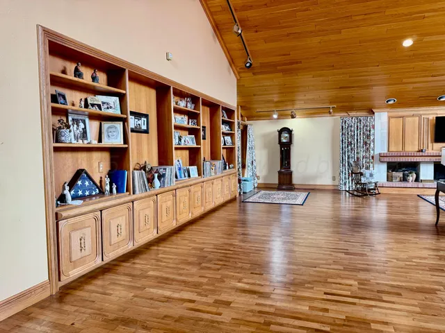 a bathroom with a toilet