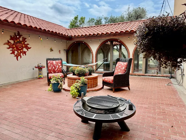 a view of walk in closet