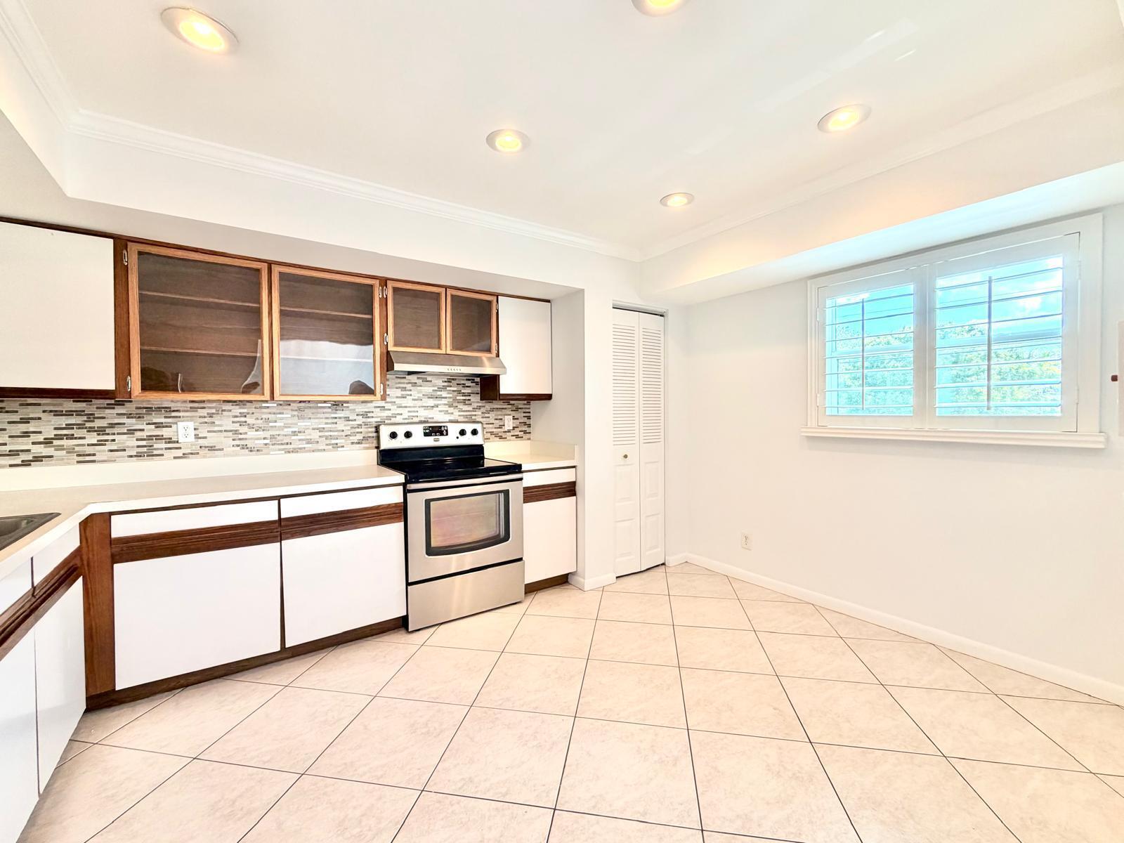 1811 Southwest Palm City Road Southwest, Unit A502 Stuart, FL 34994 - Photo 8 of 27 Kitchen