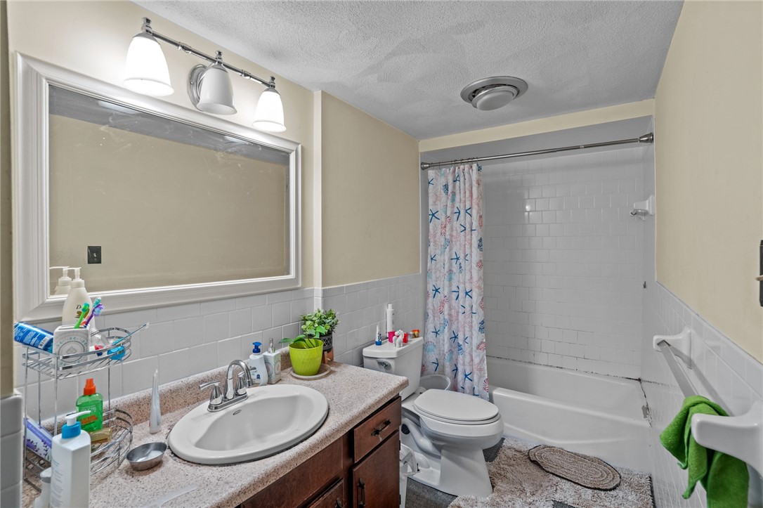 196 Old River Road, Unit 166 Lincoln, RI 02865 - Photo 15 of 20 Bathroom