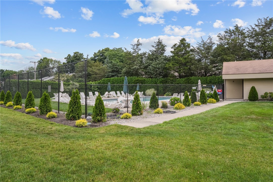 196 Old River Road, Unit 166 Lincoln, RI 02865 - Photo 18 of 20 Pool / clubhouse