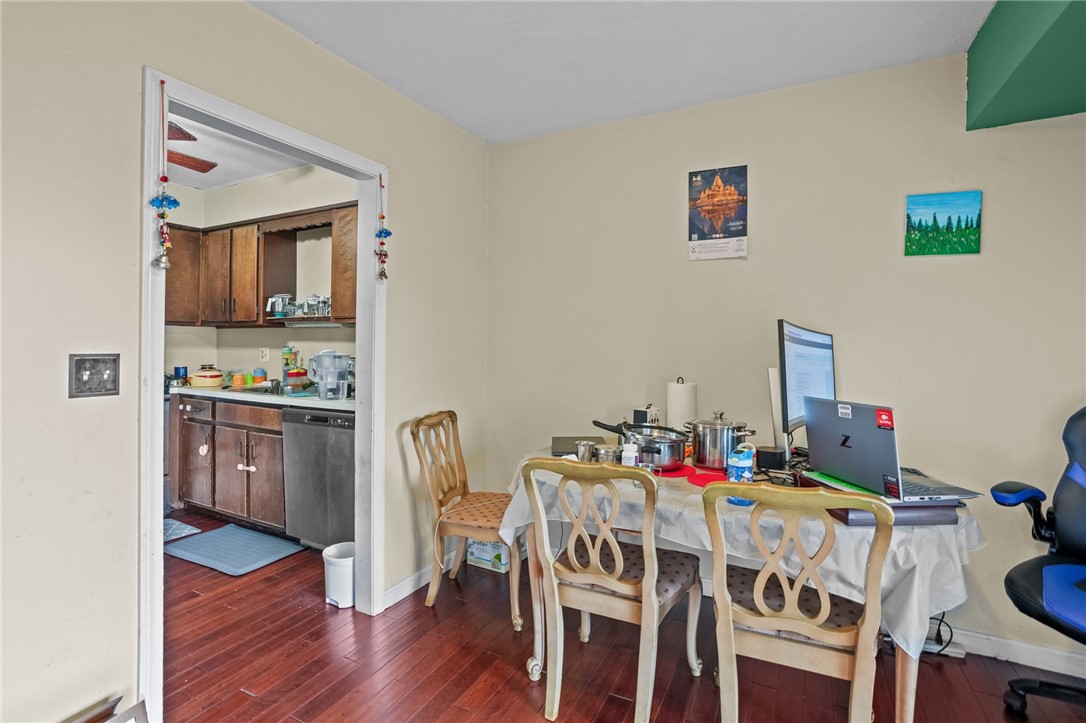 196 Old River Road, Unit 166 Lincoln, RI 02865 - Photo 8 of 20 Dining Area looks into kitchen