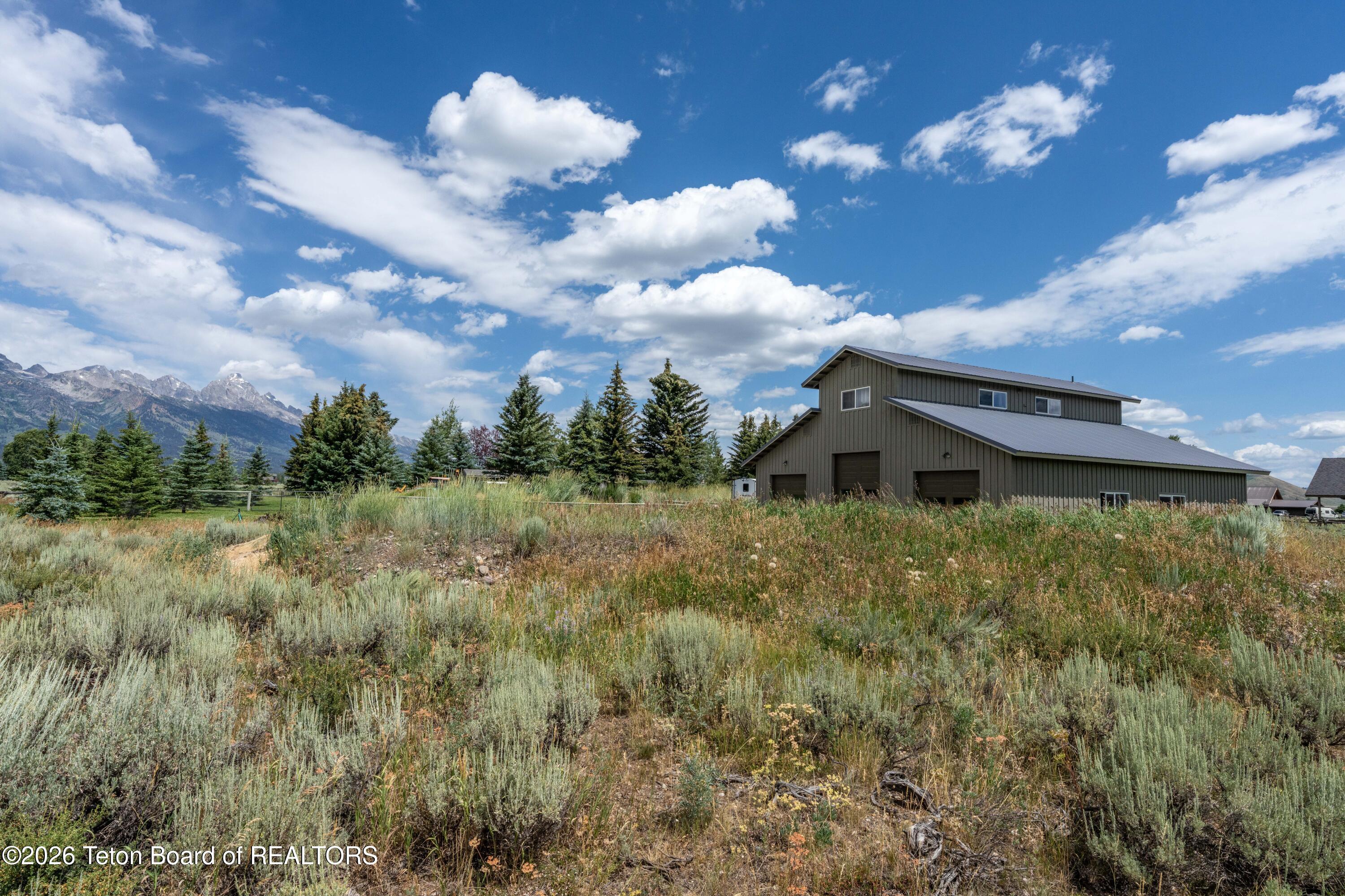 720 East Trap Club Road Jackson, WY 83001 - Photo 59 of 77 720TrapClub_JGPhoto-40
