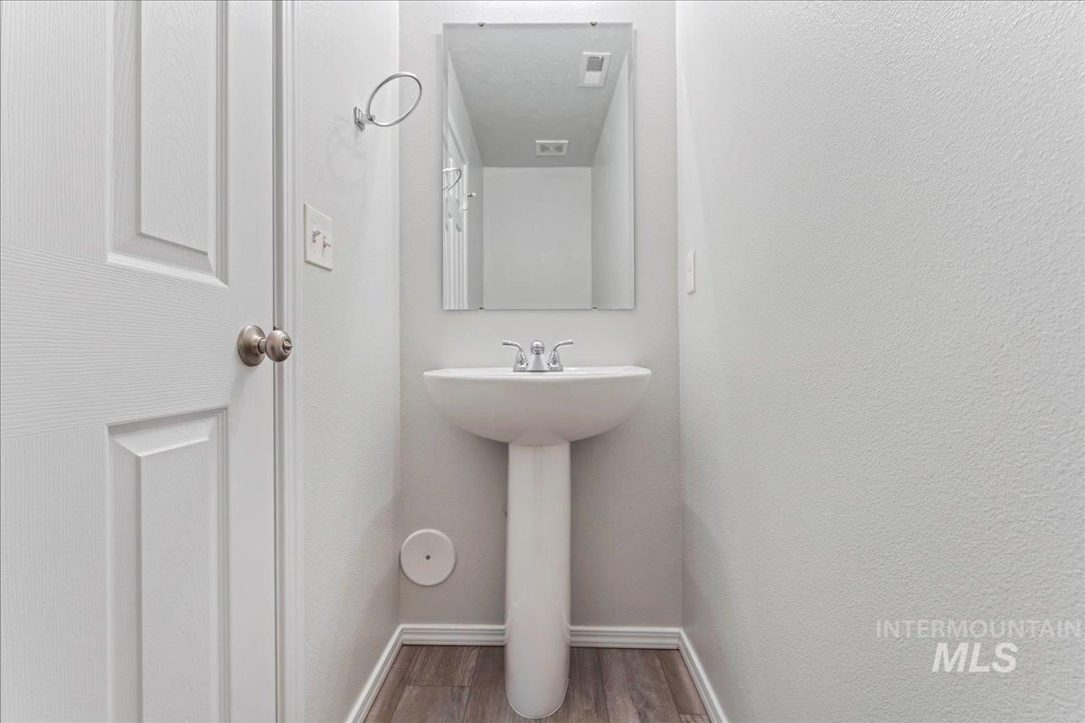 926 West Woodpine Street Meridian, ID 83646 - Photo 25 of 32 Bathroom with wood finished floors and a textured wall