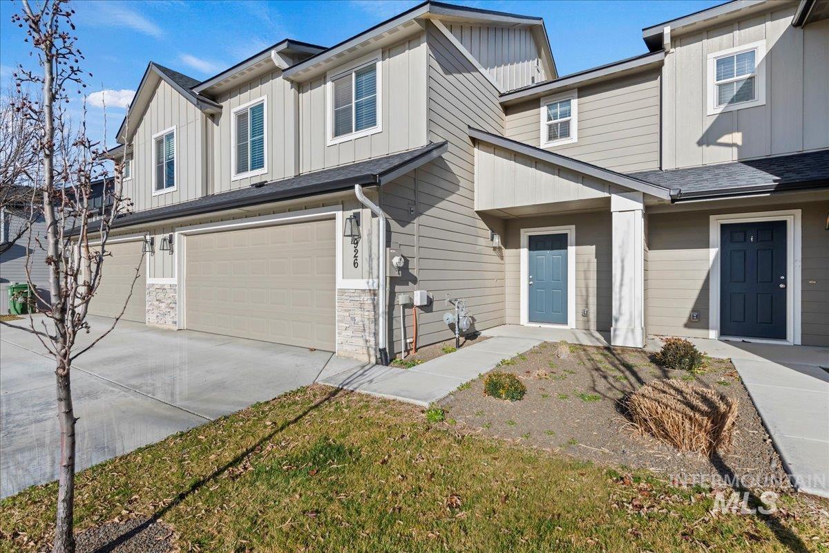 926 West Woodpine Street Meridian, ID 83646 - Photo 4 of 32 Craftsman inspired home with board and batten siding, stone siding, an attached garage, and concrete driveway