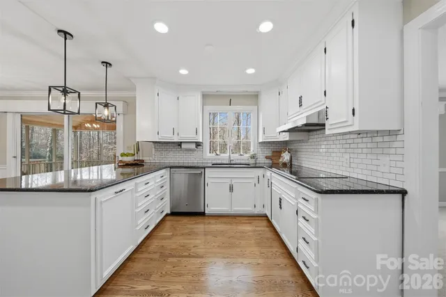 $549,000 | 4041 4th St Court Northwest, Hickory, NC 28601