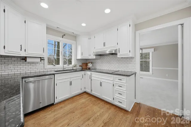 $549,000 | 4041 4th St Court Northwest, Hickory, NC 28601