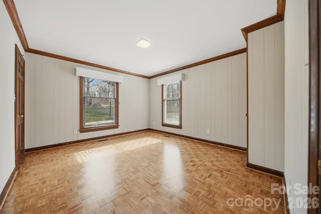 $549,000 | 4041 4th St Court Northwest, Hickory, NC 28601