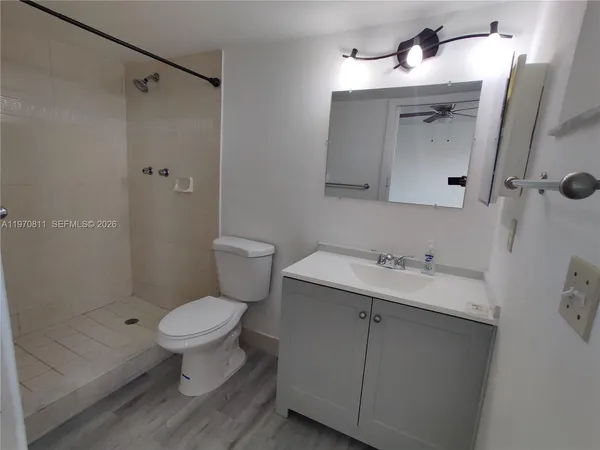 $2,200 | 17000 Northwest 67th Avenue, Unit 417, Hialeah, FL 33015