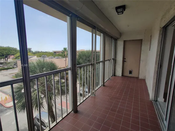 $2,200 | 17000 Northwest 67th Avenue, Unit 417, Hialeah, FL 33015