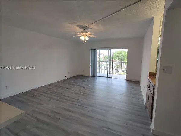 $2,200 | 17000 Northwest 67th Avenue, Unit 417, Hialeah, FL 33015