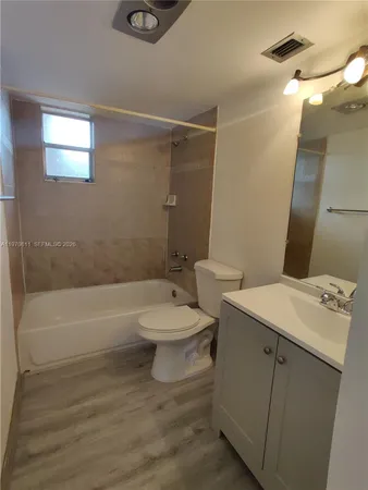 $2,200 | 17000 Northwest 67th Avenue, Unit 417, Hialeah, FL 33015