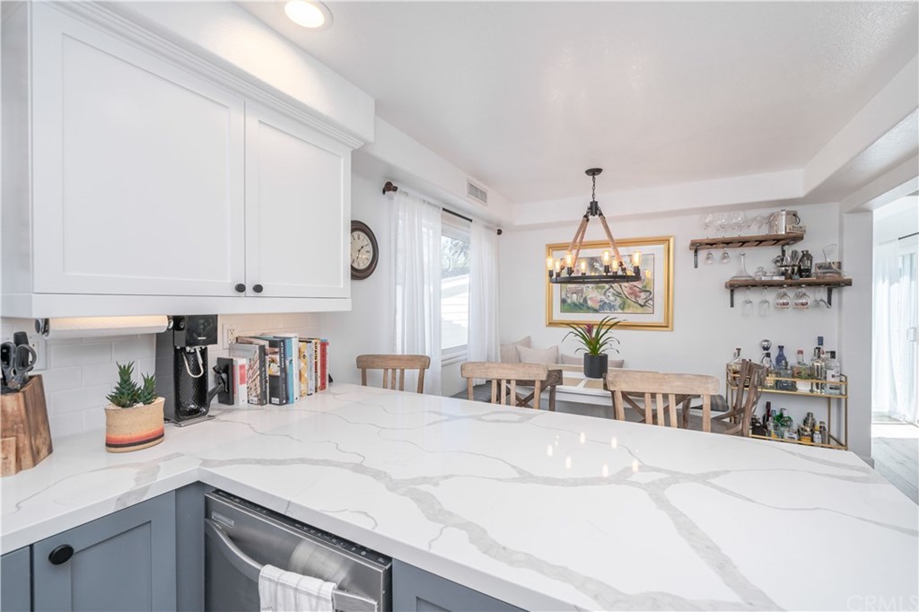 618 Iris Avenue, Unit B Corona del Mar, CA 92625 - Photo 4 of 53