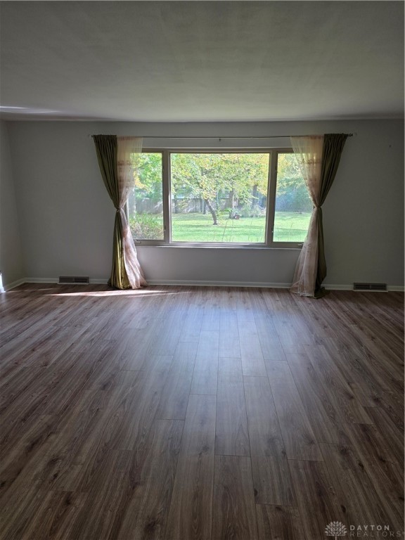5526 Red Coach Road Dayton, OH 45429 - Photo 8 of 35 Living Room