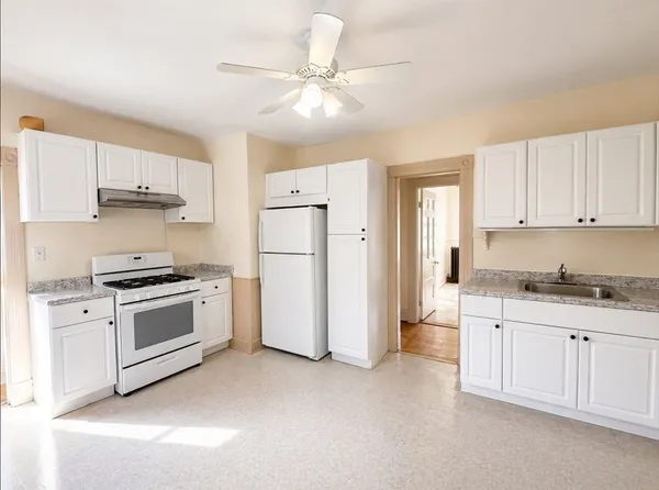 $2,200 | 65 Firglade Avenue, Unit 2, Springfield, MA 01108