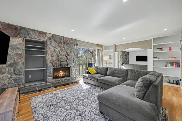 $340,000 | 220 Lyn Anne Court, Ann Arbor, MI 48103