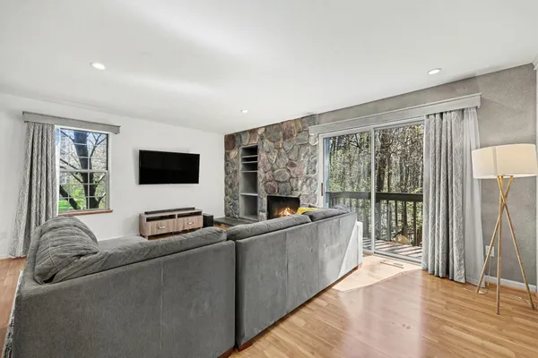 $340,000 | 220 Lyn Anne Court, Ann Arbor, MI 48103