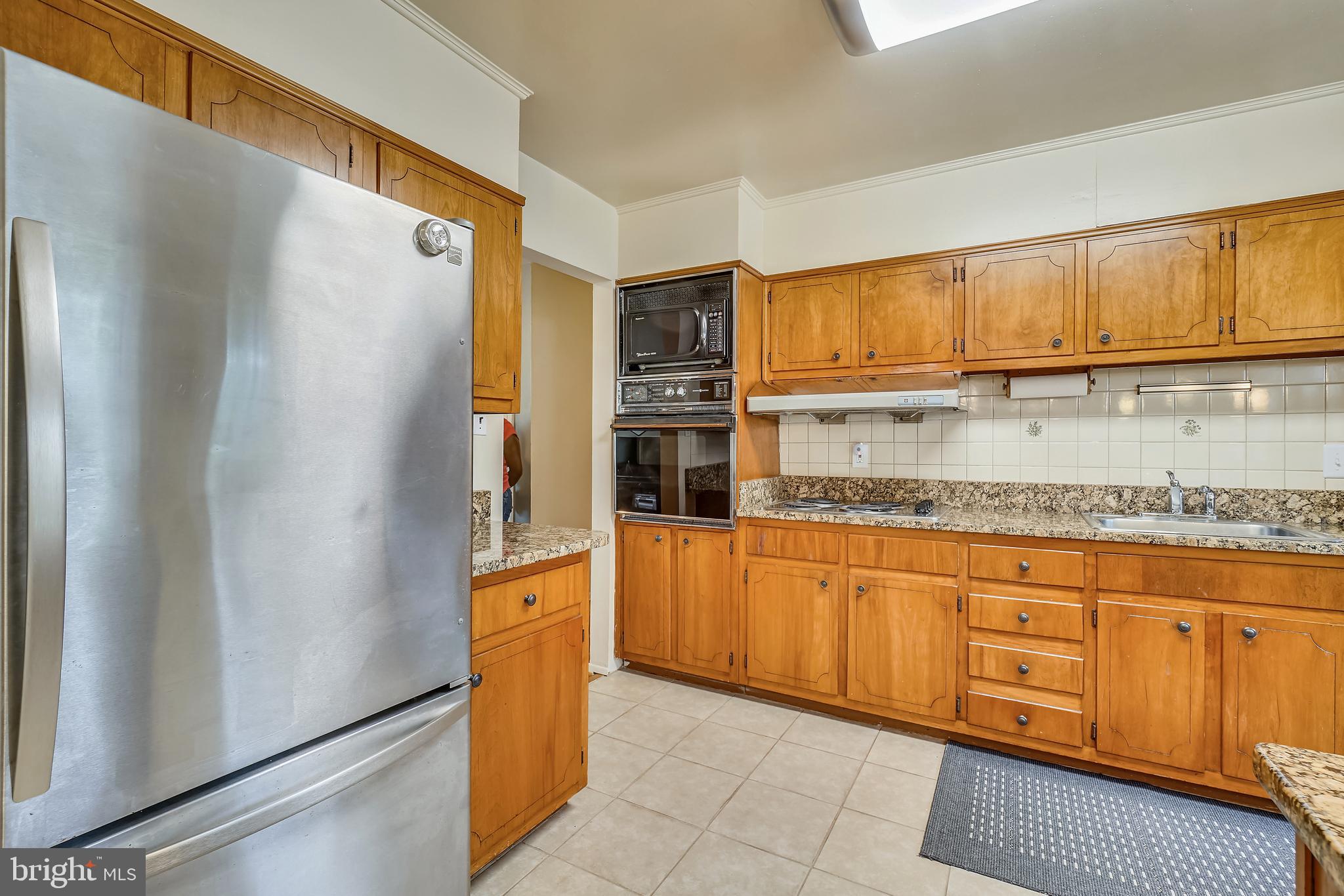 11806 Seven Locks Road Potomac, MD 20854 - Photo 20 of 44 a kitchen with granite countertop a refrigerator and a sink