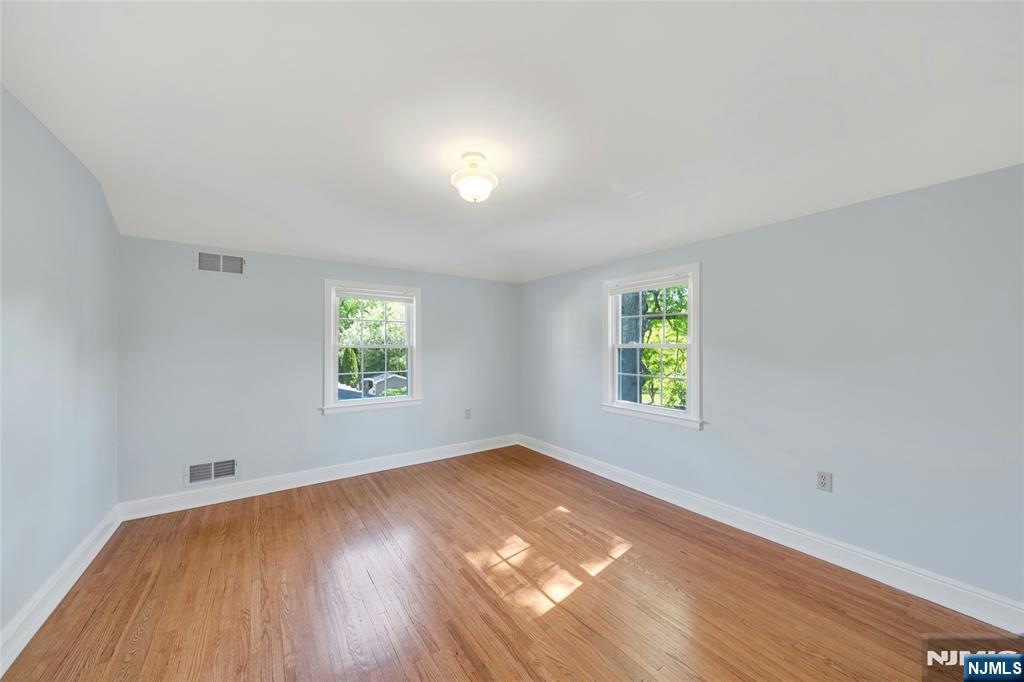 678 Millbrook Road River Edge, NJ 07661 - Photo 23 of 34